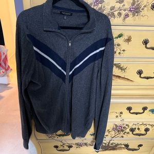 Men’s sweater with zipper